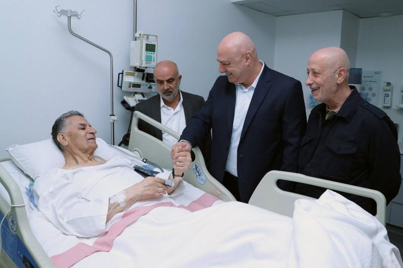 بالصورة.. عون يزور الراعي في المستشفى