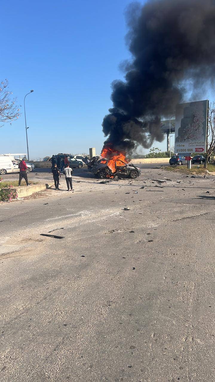 قتيل في الغارة على سيارة على طريق الغازية (فيديو)