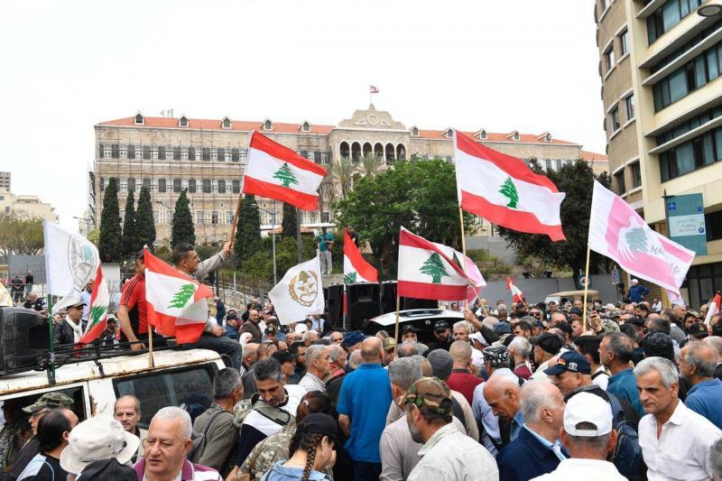 بالفيديو - اعتصام للعسكريين المتقاعدين في رياض الصلح