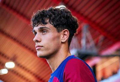 بسبب صورة.. هجوم عنيف على لاعب برشلونة بعد ظهوره مع ناشطة مثلية