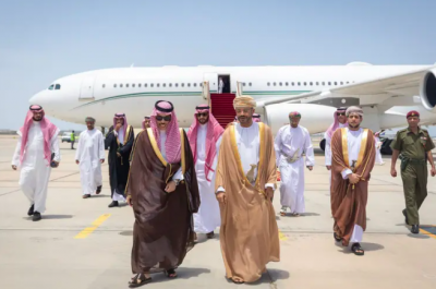 وزير الخارجية السعودي يصل إلى عُمان في زيارة رسمية