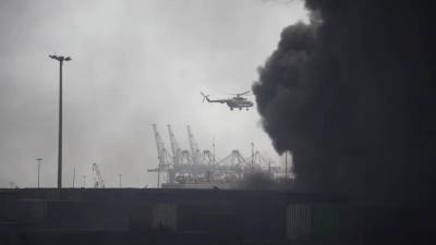مصدر من الحرس الثوري يكشف سبب انفجار الميناء المدمر