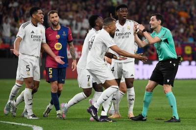 مدافع ريال مدريد مهدد بالإيقاف 12 مباراة