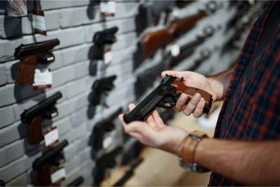 إعتماد نماذج جديدة لتراخيص حمل الأسلحة