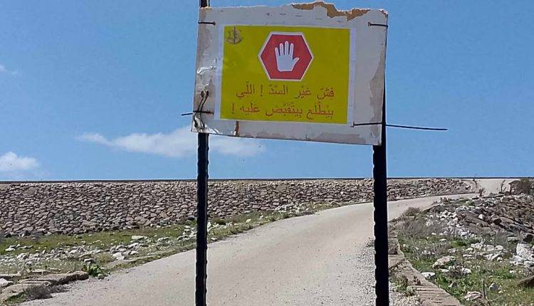 لافتات إسرائيلية تحذيرية للسوريين بريف القنيطرة ‏