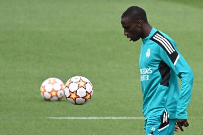 لاعب ريال مدريد يغيب عن الملاعب بسبب إصابة في الفخذ