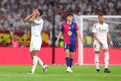 برشلونة المجهد يتطلع لتوسيع الفارق مع ريال مدريد قبل القمة