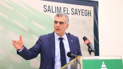 الصايغ يعايد العمال بقانون 