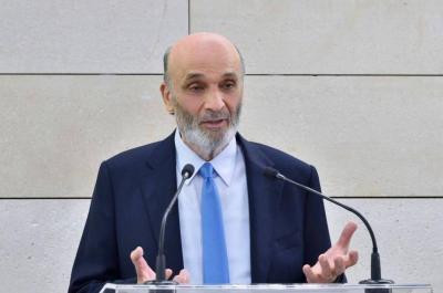 بالفيديو - جعجع يفاجئ طلاب 
