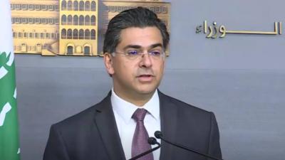 وزير الإعلام ممثلا رئيس الجمهورية يستقبل طائرة اماراتية