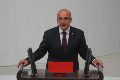 وزير المالية التركي يتوقع استمرار انخفاض التضخم