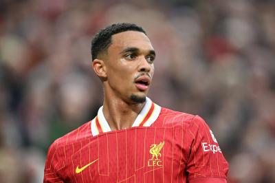 بعد 20 عامًا.. أرنولد يغادر ليفربول