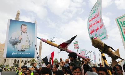 الحوثيون: استهدفنا مطار تل أبيب بصاروخ باليستي