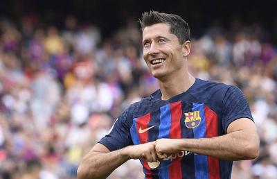برشلونة يستعيد خدمات ليفاندوفسكي