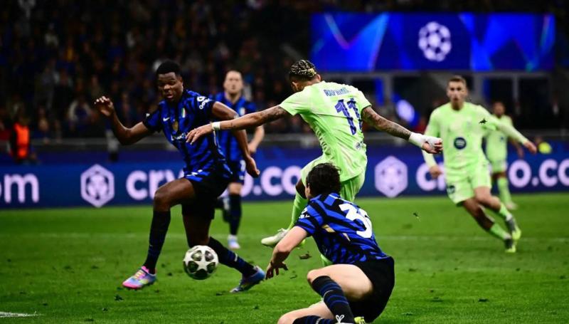 إنتر ينتزع التأهل إلى نهائي دوري أبطال أوروبا من بين يدي برشلونة في مباراة مجنونة