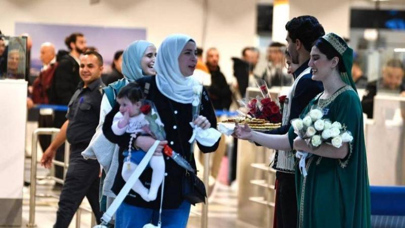 أول رحلة إماراتية الى بيروت... مرقص: نذلّل العقبات أمام قدوم الإخوة (صور وفيديو)