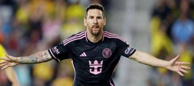 سواريز يكشف موقف ميسي من تطور برشلونة مع فليك