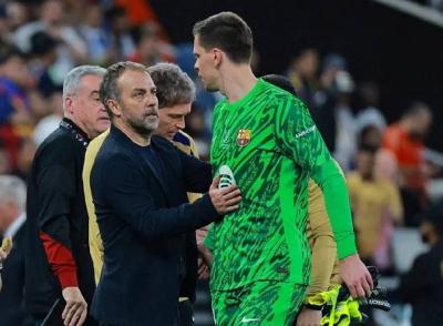 برشلونة يمدد عقد فليك ويقدم عرضًا لتشيزني