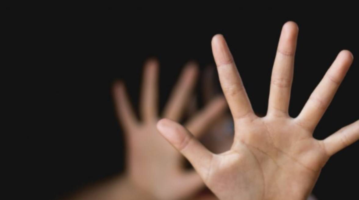 نائب يفجر مفاجأة بالجزائر.. رجل تحرّش بـ 40 قاصراً وصوّرهم