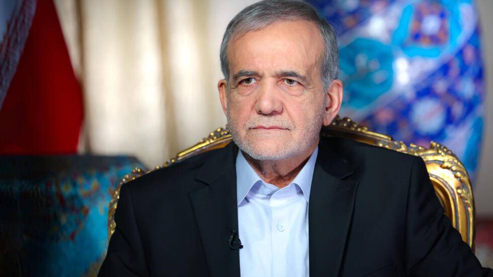 بزشكيان: الدعوات لتفكيك المنشآت النووية الإيرانية "غير مقبولة"