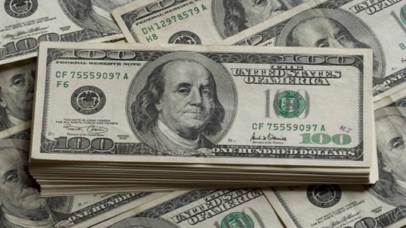 تراجع سعر صرف الدولار في روسيا إلى ما دون 80 روبل
