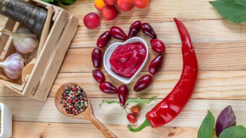 بين اللذة والمخاطر! كيف يمكن أن تؤثر الأطعمة الحارة على صحتكم؟