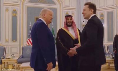 حديث ثلاثي وابتسامات.. فيديو لماسك في قصر اليمامة بالرياض