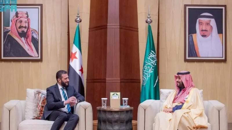 ولي العهد السعودي يؤكّد للشرع التزام المملكة بدعم أمن سوريا واستقرارها