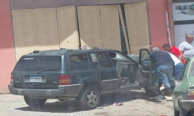 ضحية بعد اصطدام سيارة بواجهة محل في عكار