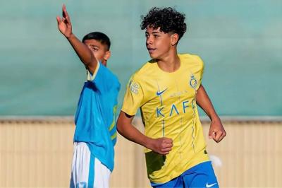 ليس كوالده.. ابن رونالدو لاعب فاشل