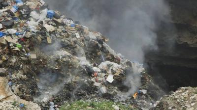 حرق نفايات في تول تسبب بحالات ضيق في التنفس