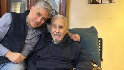 بعد إشاعة وفاته... السيسي يتصل بفنان مصري شهير