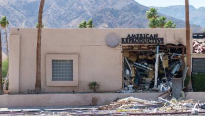 قتيل و4 جرحى بانفجار عبوة ناسفة خارج عيادة في كاليفورنيا