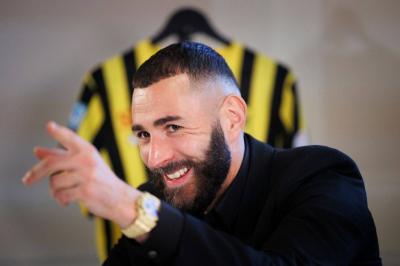 صورة.. الاتحاد يغازل بنزيما بعد حسم الدوري