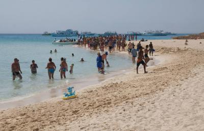 مصر تعتبر 7 أمواتا بعد غرق مركب سياحي
