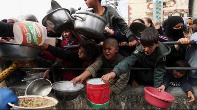 إدخال المساعدات إلى غزة... كيف غيّر نتنياهو موقفه؟