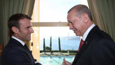 شاهدوا ما فعله اردوغان بالرئيس الفرنسيّ (فيديو)
