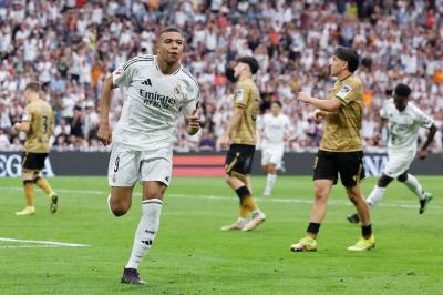 ريال مدريد يُودع مودريتش وأنشيلوتي بـ