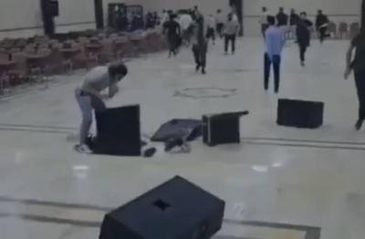 بالفيديو- مع صيحات 