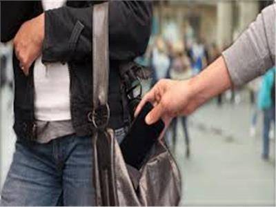 اعترضاه وسلباه 30 ألف دولار.. وأكثر!