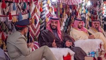بن سلمان يستقبل مسؤولا أجنبيا رفيعا في خيمة شتوية