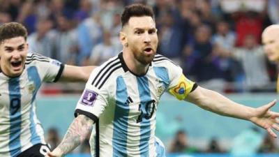 ميسي يتفوّق على كريستيانو رونالدو ومارادونا