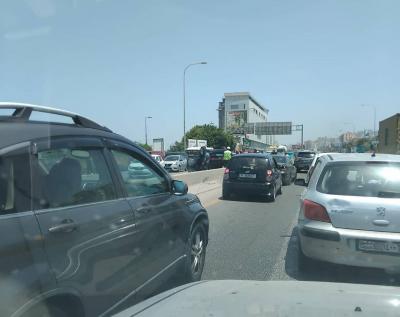 حادث سير على أوتوستراد خلدة يتسبب بزحمة مرورية (صور)