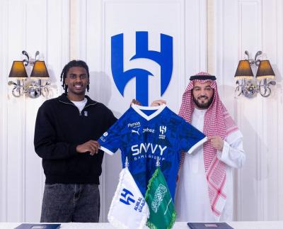 الهلال يعلن ضم نجمي النصر والأهلي