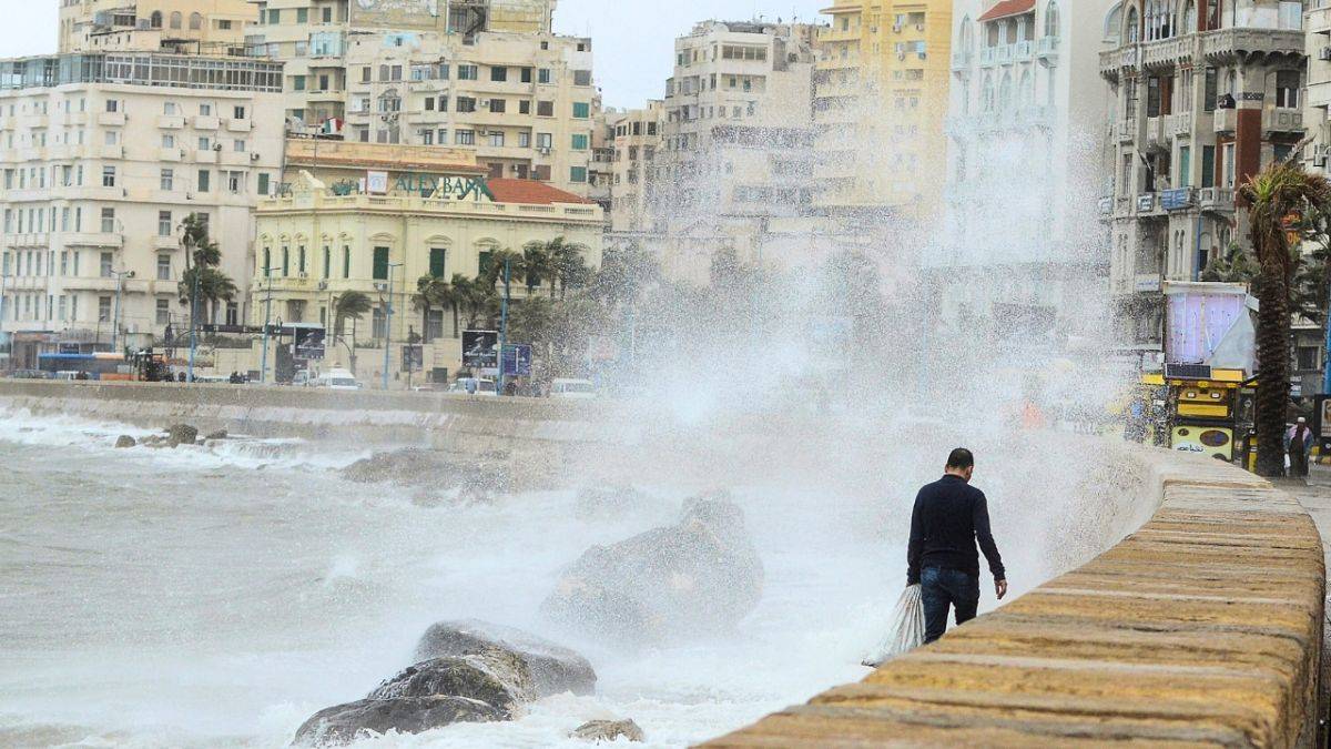 بالفيديو.. عاصفة 