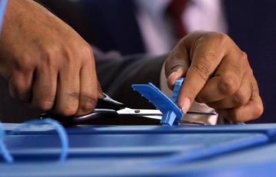 العراق يحدّد آلية وشروط اختيار موظفي الاقتراع للانتخابات البرلمانية
