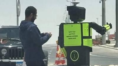 لأول مرة.. روبوتات مرور في شوارع القاهرة