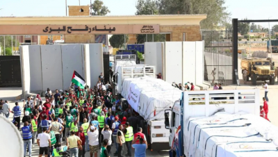 اقتحام مراكز مساعدات في غزة.. والجيش الإسرائيلي يطلق النار! (فيديو)