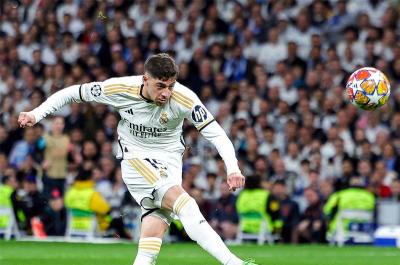 رغم انتهاء عقده.. لماذا دفع ريال مدريد أموالًا مقابل أرنولد؟