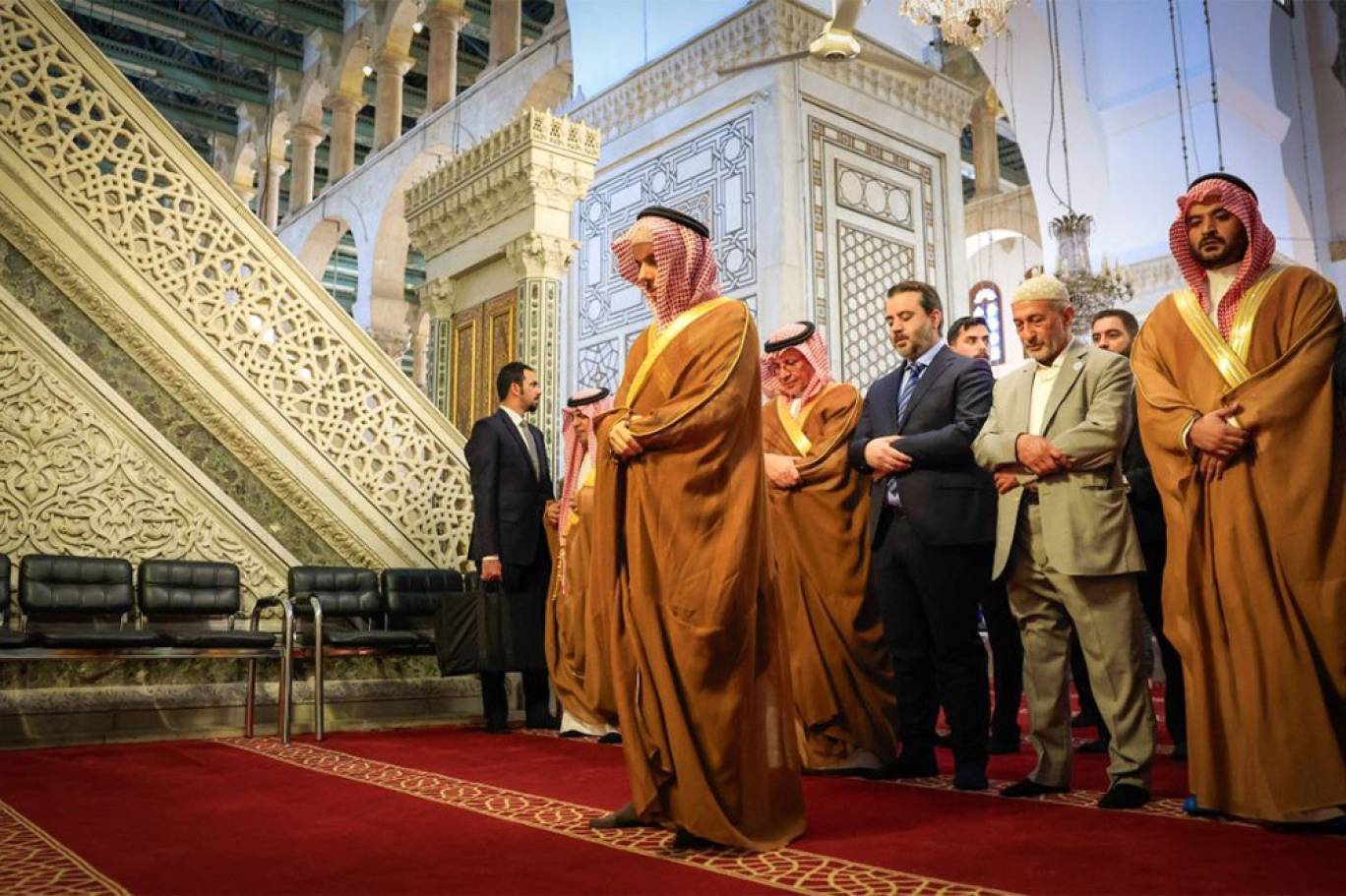 الصلاة في الجامع الأموي.. لحظة تعيد سوريا للعرب
